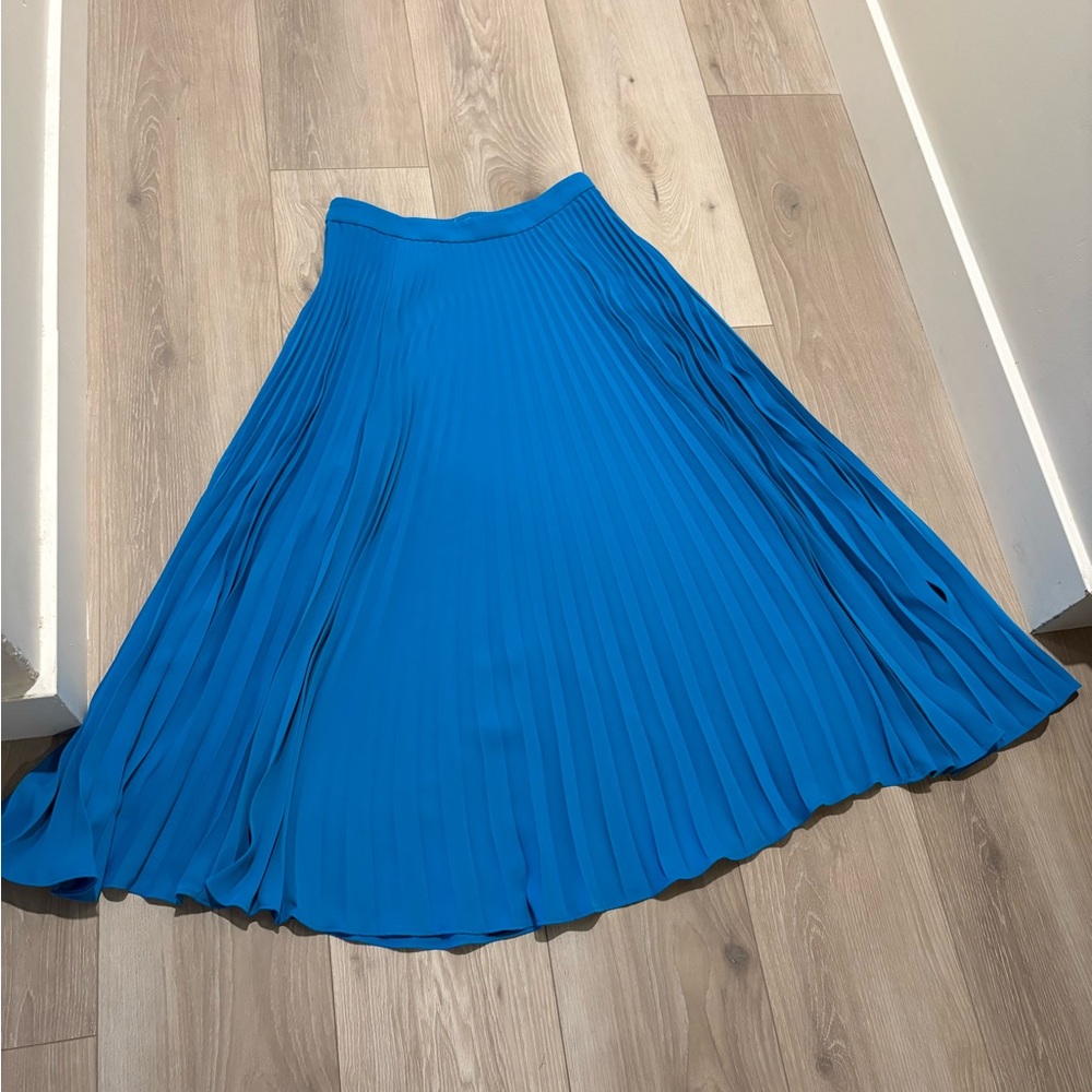Elegant Blue Pleated Skirt - Picture 5 of 9
